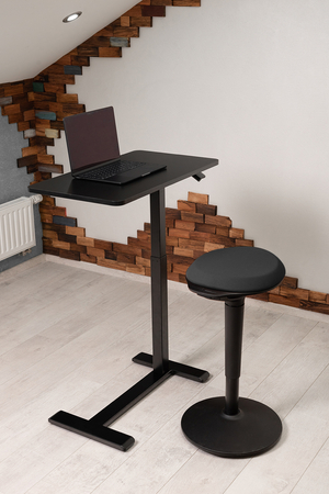 Buddy verstellbares Tischset plus Zippy Hocker